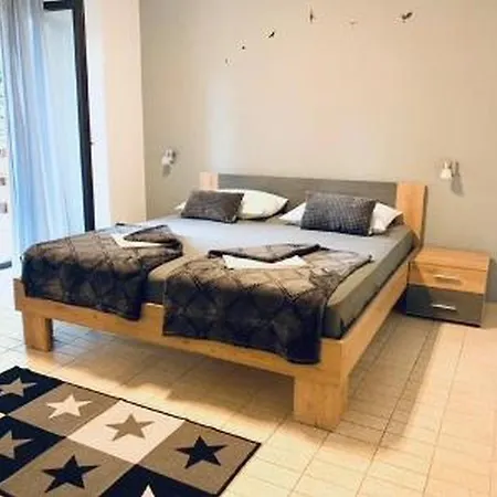 In Starigrad-paklenica With Terrace, Air Conditioning, Wifi 627-3 Apartment